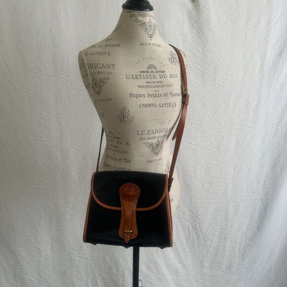 Vintage Dooney & Bourke All-Weather Leather Crossbody Bag Classic - Picture 1 of 14